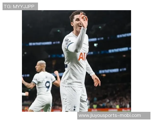 水晶宫与热刺达成协议以4000万欧签约布伦南约翰逊